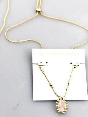 Kendra Scott necklace